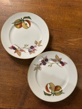 Royal Worcester Evesham Dessert Plates Set of 2 England Fruit Gold Rim